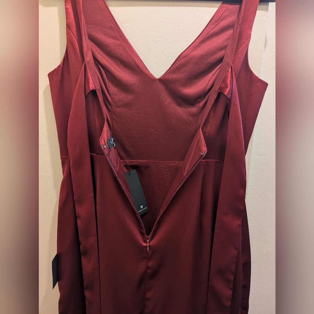 Lulu's Forever Special Burgundy Satin Sleeveless Tie-Back V-neck Maxi Dress- M - Picture 12 of 14